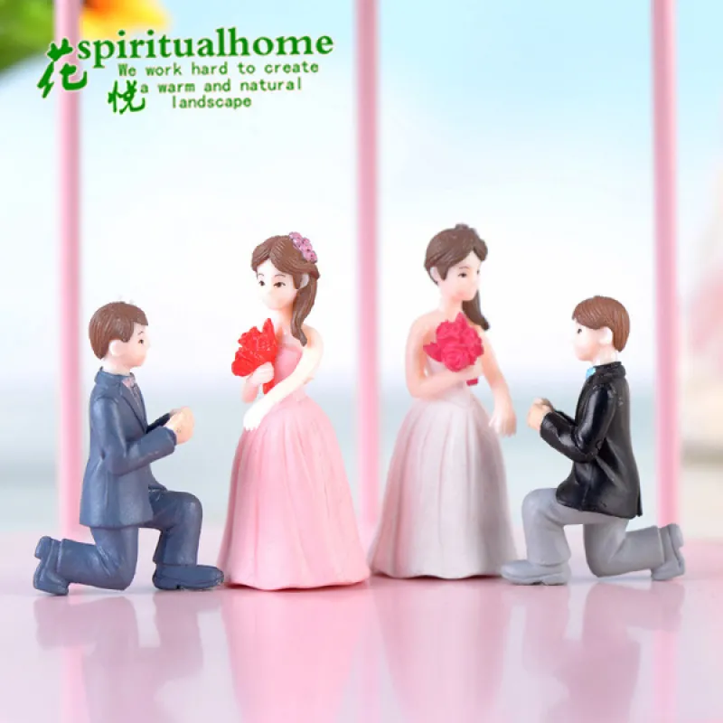 Marry me Proposal couple doll